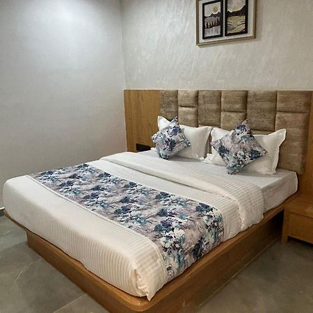 Hotel M Grand Ахмедабад Экстерьер фото