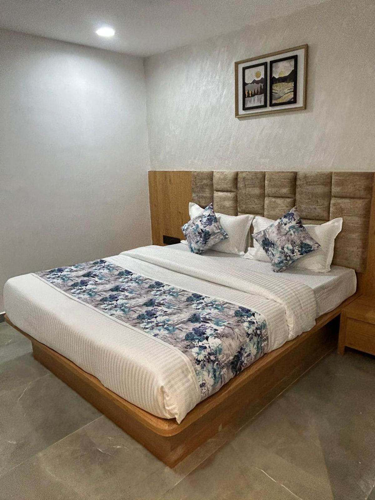 Hotel M Grand Ахмедабад Экстерьер фото